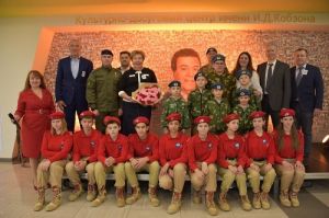 Торжественная передача символов IX этапа эстафеты "Салют Победе!" в КДЦ им. И.Кобзона