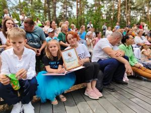 Фонд Библиотеки имени К.Д.Ушинского Российской академии образования пополнился книгой сказок жителей Одинцовского округа «Мы сочиняем и рисуем сказку»