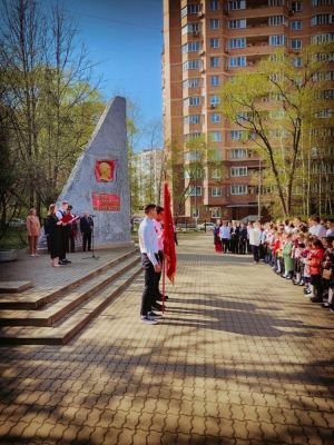 Память в сердцах храним