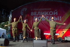 Молодёжный музыкально-драматический театр "Крылья" выступил с фронтовым концертом "За нами Москва" перед жителями Одинцовского округа 