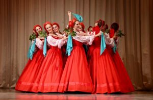 Государственный академический хореографический ансамбль "Берёзка" имени Н.С.Надеждиной выступил в Ершово  в рамках юбилейного тура
