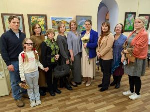 В Одинцовском историко-краеведческом музее открылась выставка Марии Васильевой «Лица, цветы и просторы»